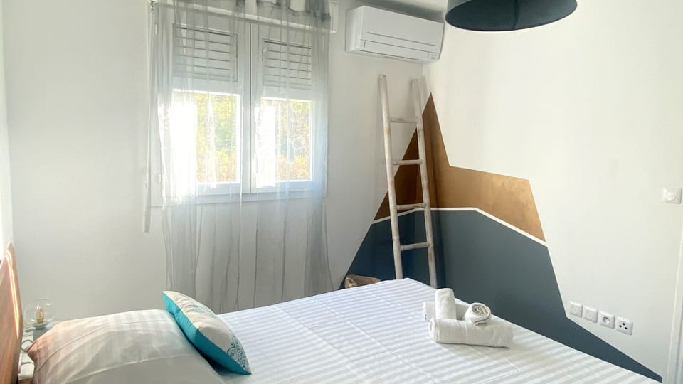 Air-conditioned room with 160 bed