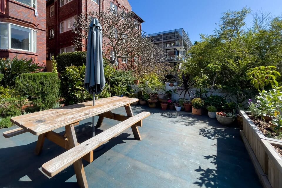 Soak up Bondi’s sunny lifestyle in the common courtyard, with alfresco seating.