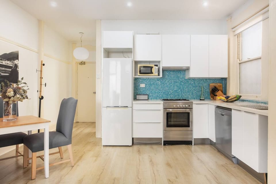 Cook up a home-cooked meal in the fully equipped kitchen. It comes with a fridge, oven, stove, microwave and dishwasher.
