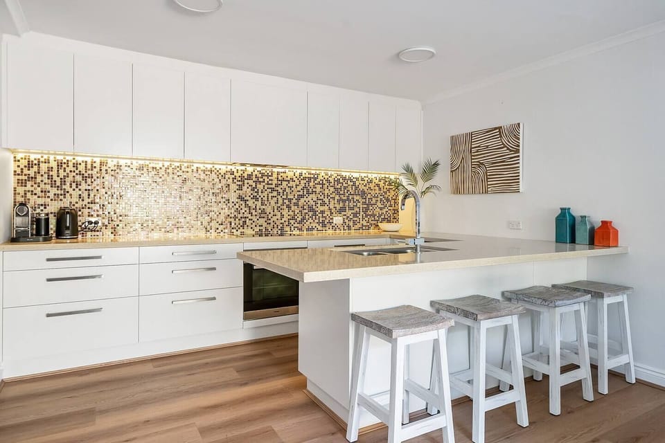  The sleek kitchen comes fully equipped for your holiday catering with high end appliances and ample bench space.

