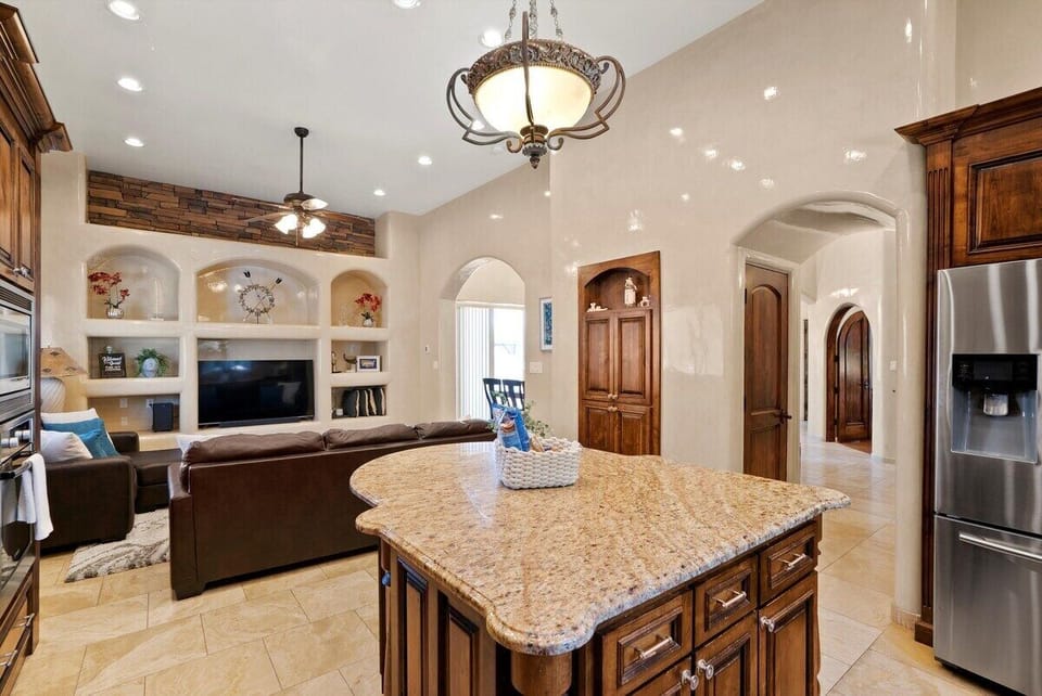 Kitchen/Island 