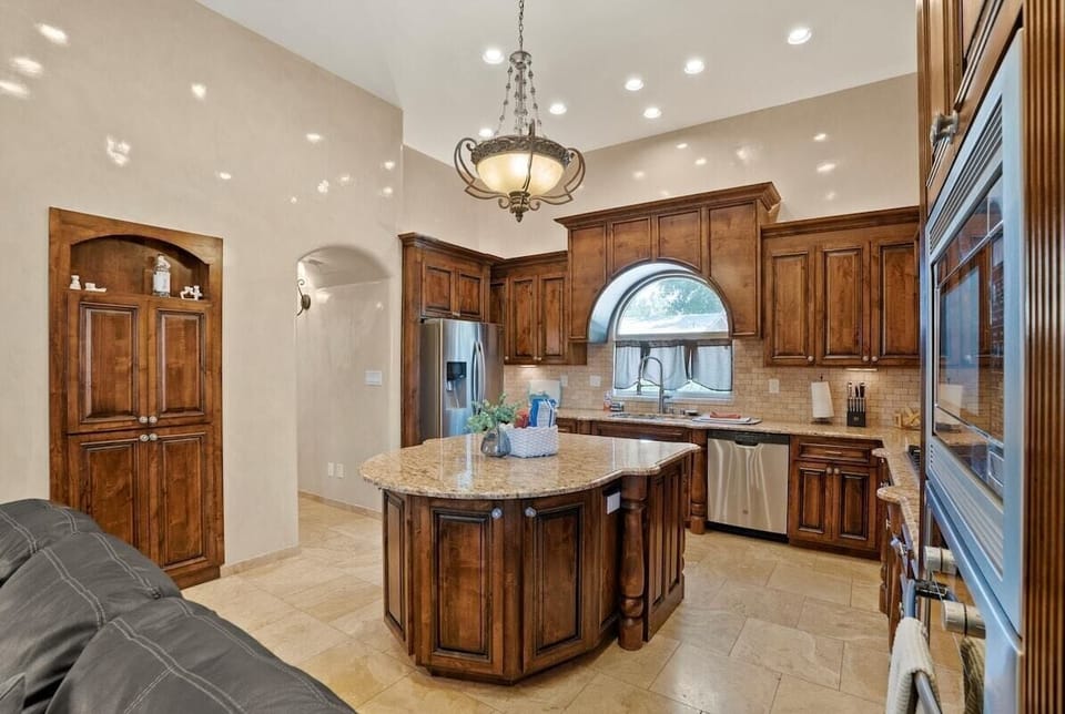 Kitchen with Island 
