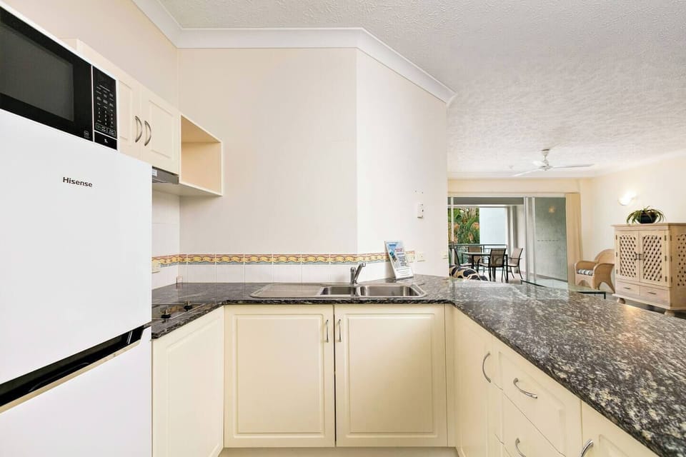The kitchen offers basic appliances to prepare light meals at home, including a fridge, kettle, toaster and microwave.
