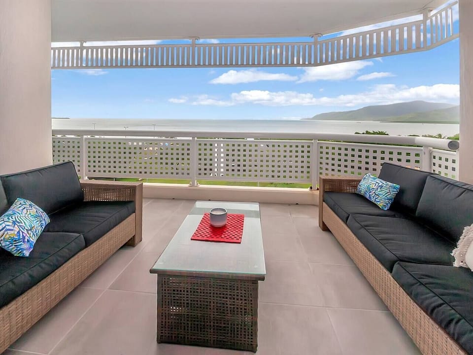 Take in panoramic views across the sea and Esplanade from the balcony. It is fitted with an outdoor lounge, perfect for a sundowner. 
