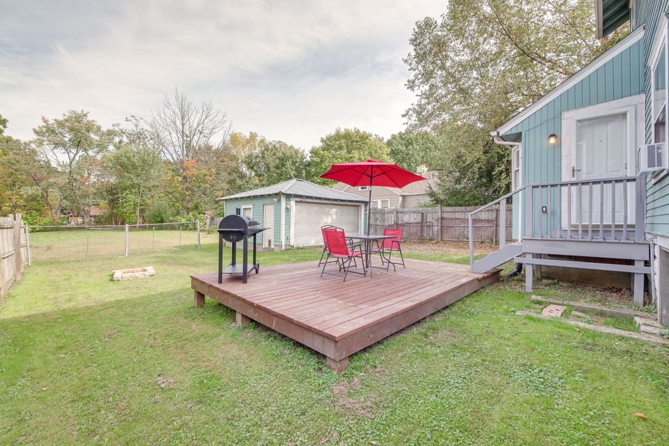 Fenced Backyard | Deck w/ Outdoor Dining Table