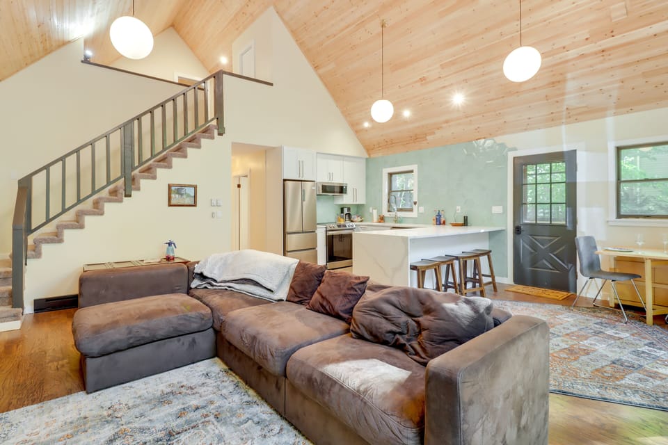 Interior | Window A/C | Electric Heating | Free WiFi