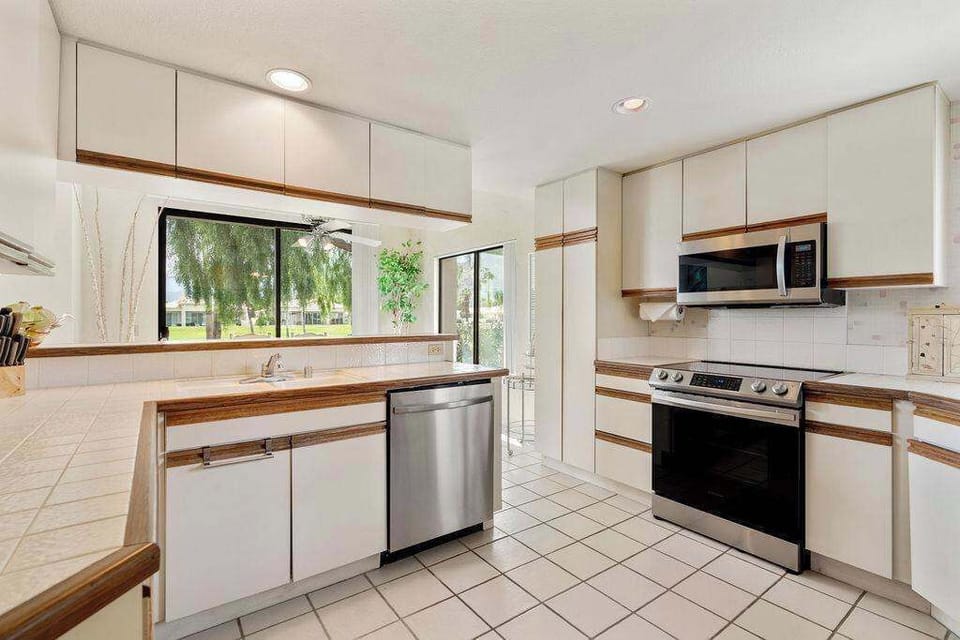 Full kitchen!
