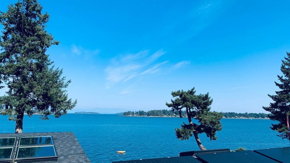 Westcoast paradise beside the sea   Apartment in Vancouver Island