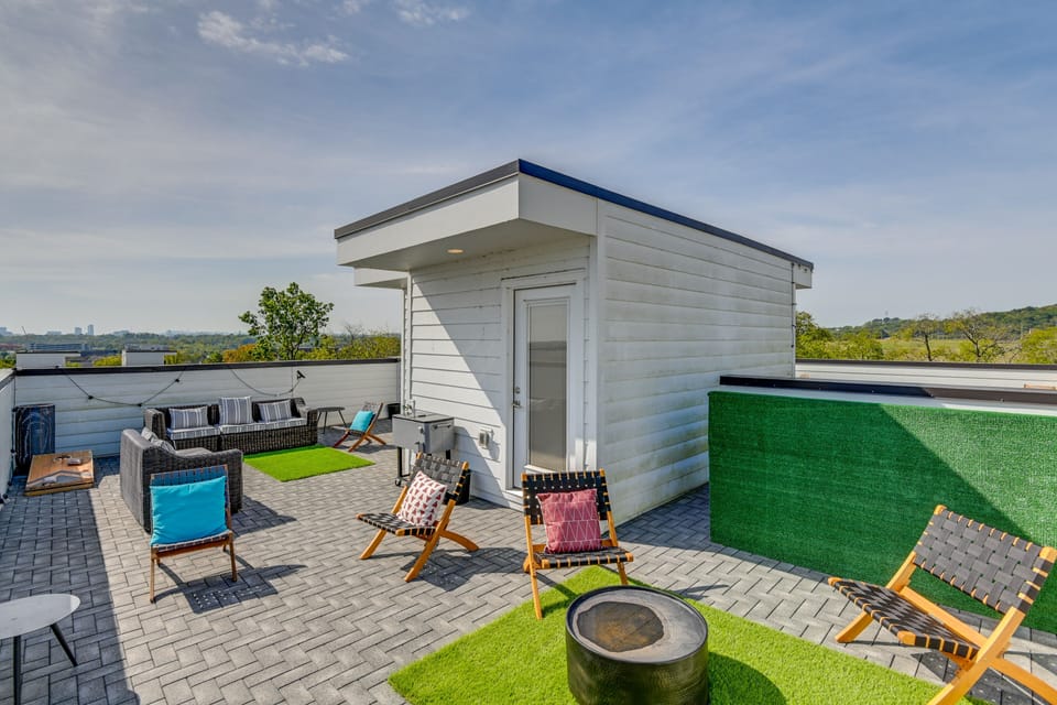 Rooftop Balcony | Skyline View