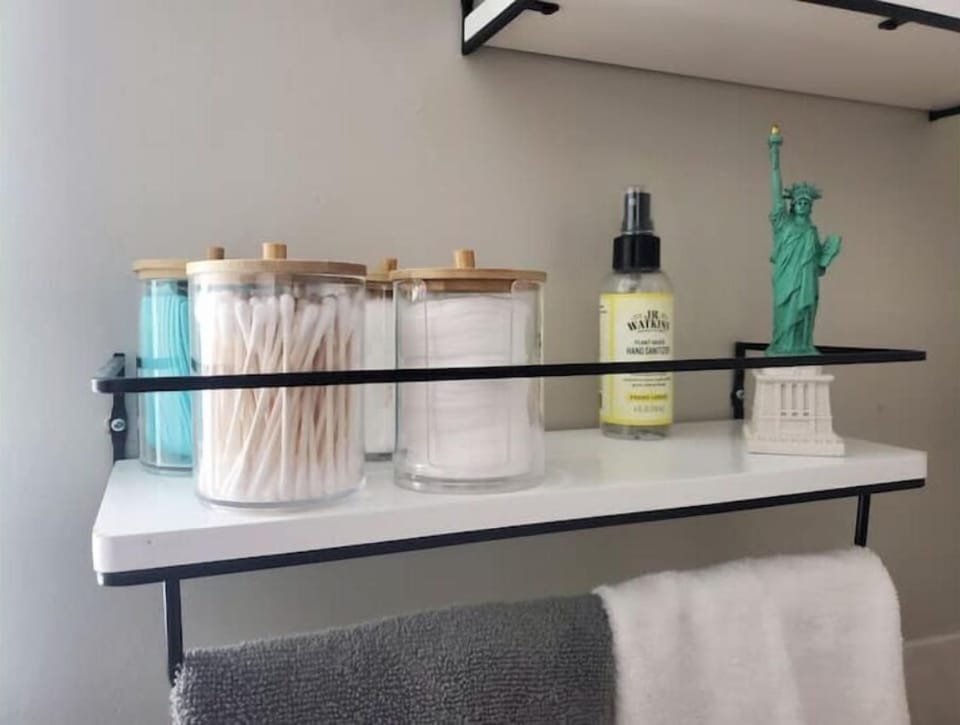 Bathroom amenities