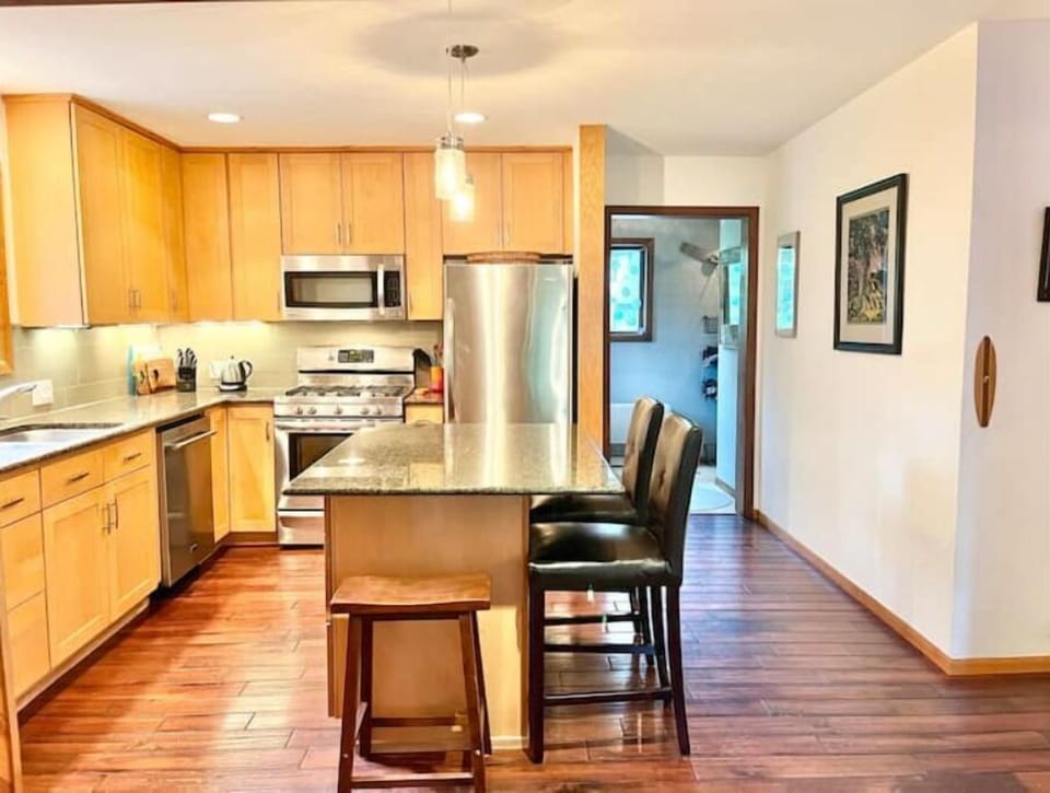 Great area for gathering while cooking