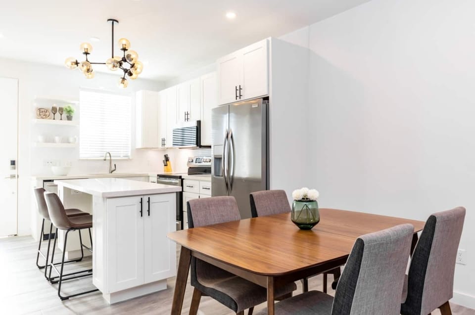Open concept kitchen and dining area. 