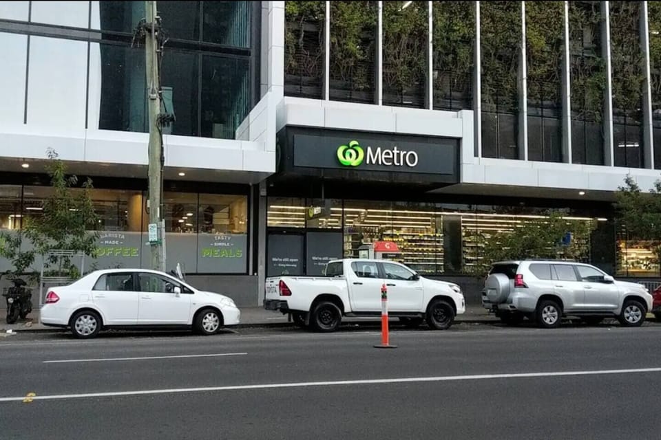 A Woolies Metro is conveniently located right downstairs, so you won't have to travel far to stock up on essentials. 