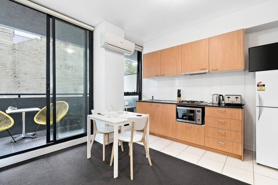 A dining table within the kitchen makes it easy to sit down to a meal at home or use as a dedicated workspace if you’re here on business.
