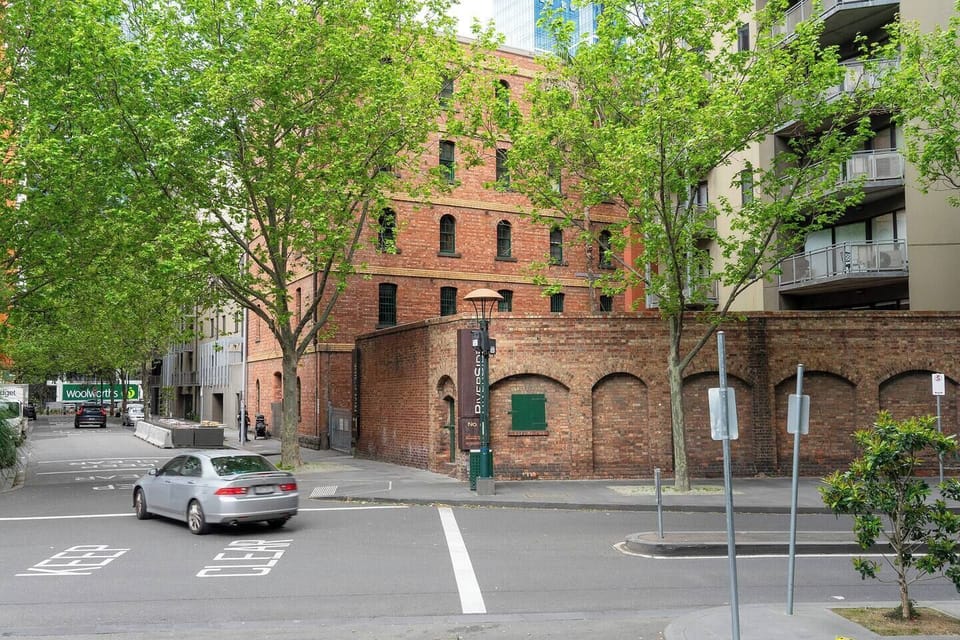 The apartment is in the heart of Southbank within the funky Bond Store Cafe complex. 