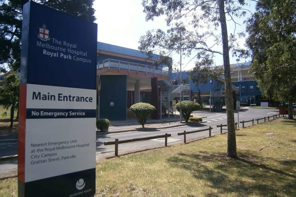 A 3min drive to the Royal Park hospital.