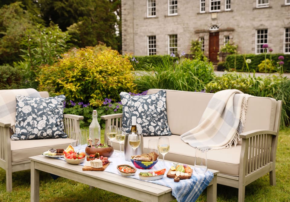 Comfortable outdoor furniture for elegant picnics