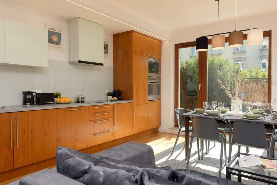 Fully equipped kitchenette. 