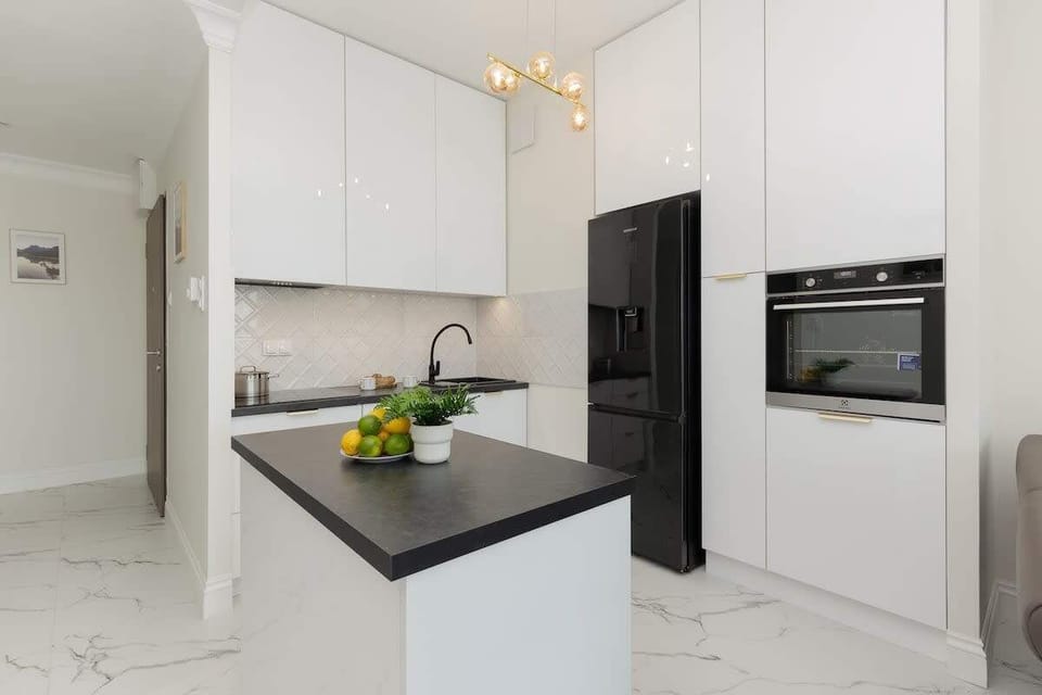 Modern, fully equipped kitchenette. 