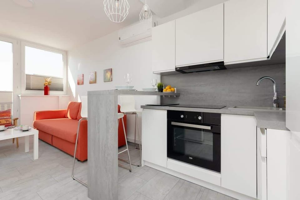 Modern, fully equipped kitchenette. 