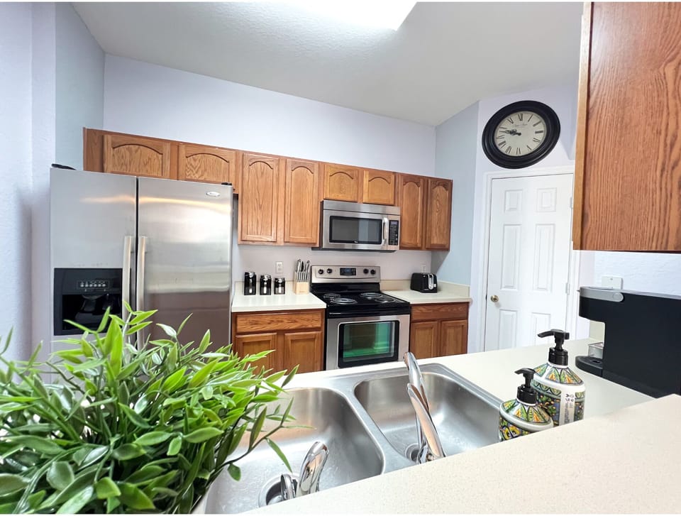 Fully equipped kitchen with cookware, glassware & flatware.