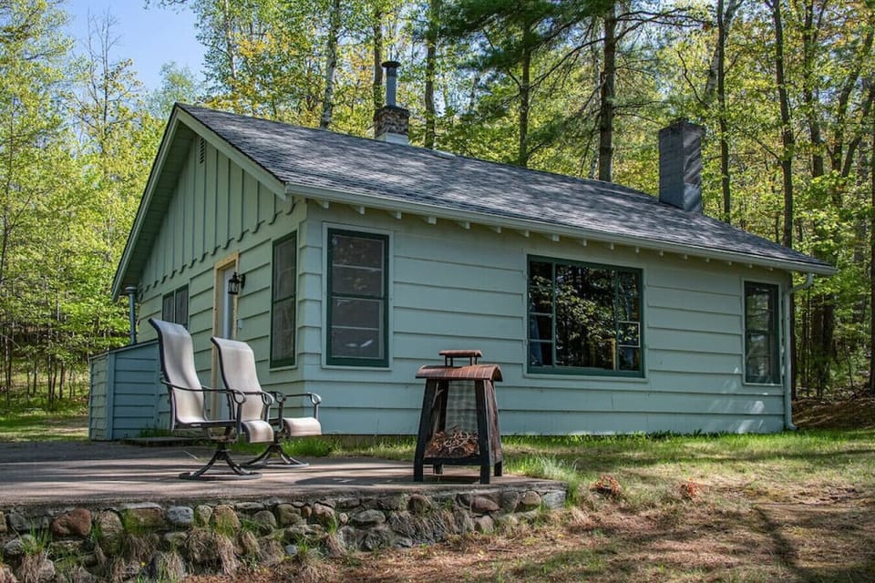 Exterior of the Cabin, view from the lake
