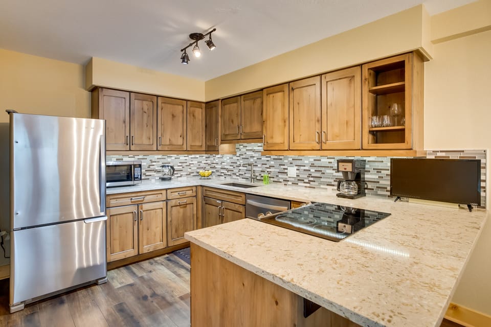 Kitchen | Cooking Basics | Coffee Maker | Paper Towels/Trash Bags Provided