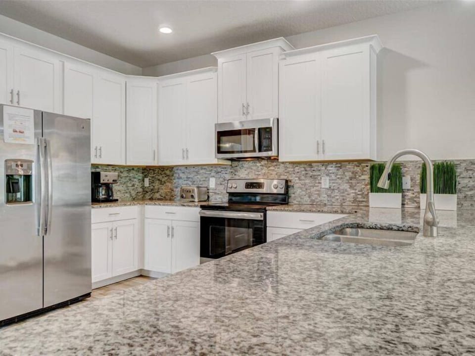 Full Modern Kitchen