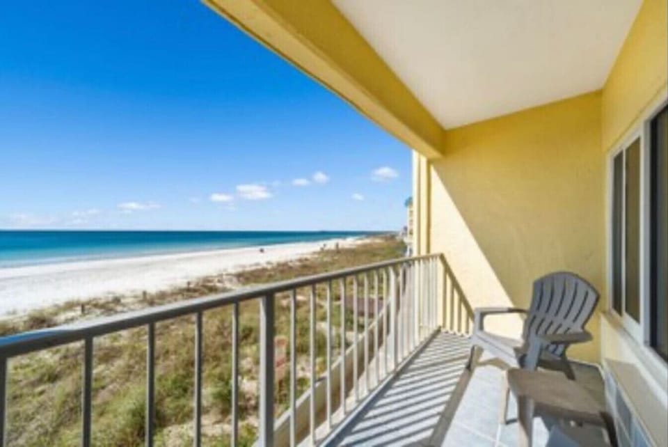 Direct oceanfront/waterfront. Private balcony.