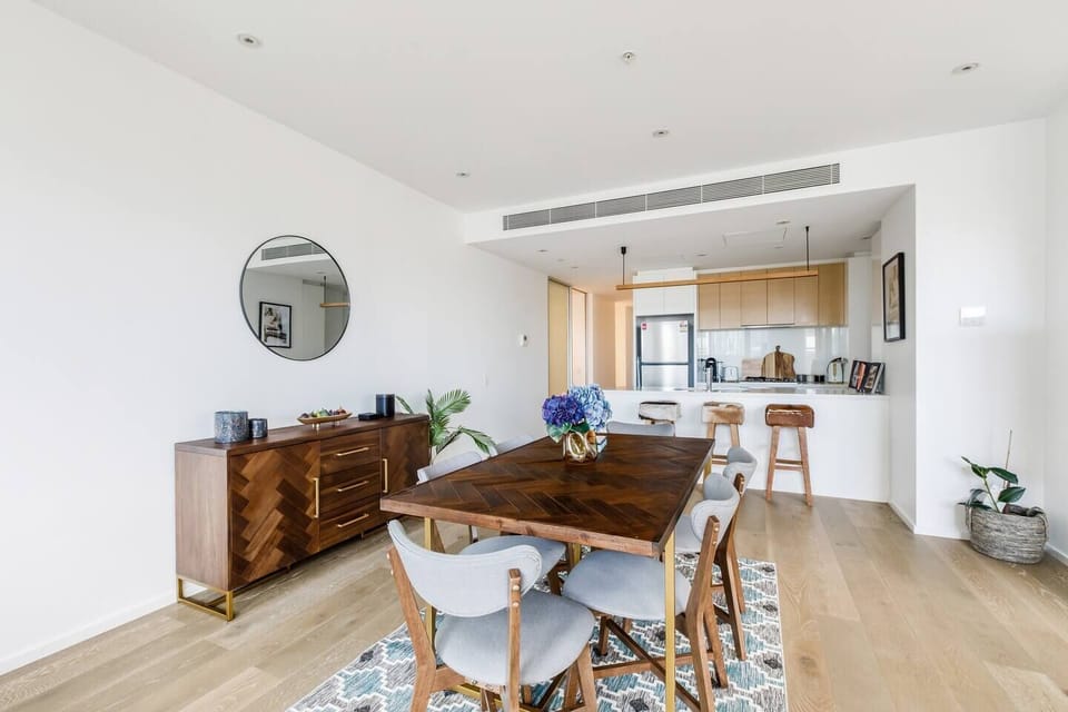 Guests can enjoy meals together in the open-plan kitchen, dining and lounge area, which includes a six-seater table and casual dining at the kitchen bench.
