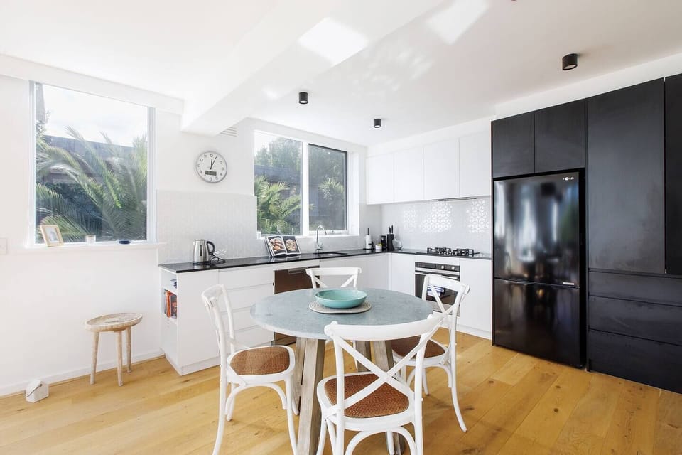  Come together around the dining table or find plenty of restaurants and cafes close by.