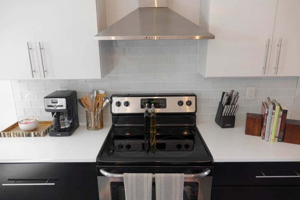 Kitchen amenities