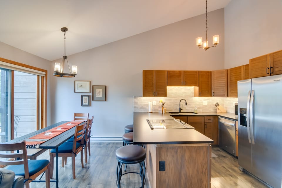 Fully Equipped Kitchen | Dining Area