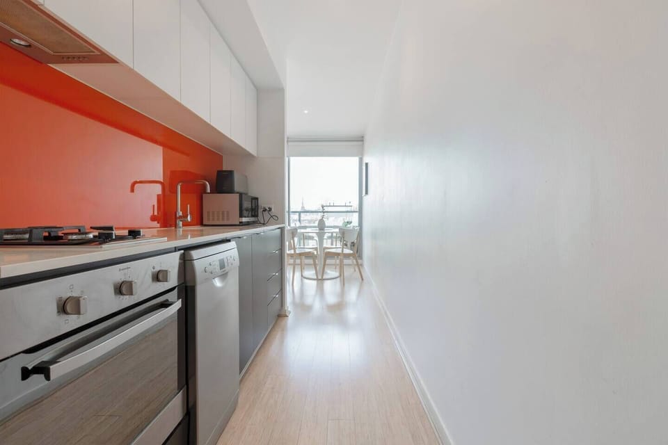 Make use the galley kitchen equipped with modern appliances including a two-burner gas cooktop, oven, fully-sized fridge, microwave, dishwasher and all the cooking utensils.