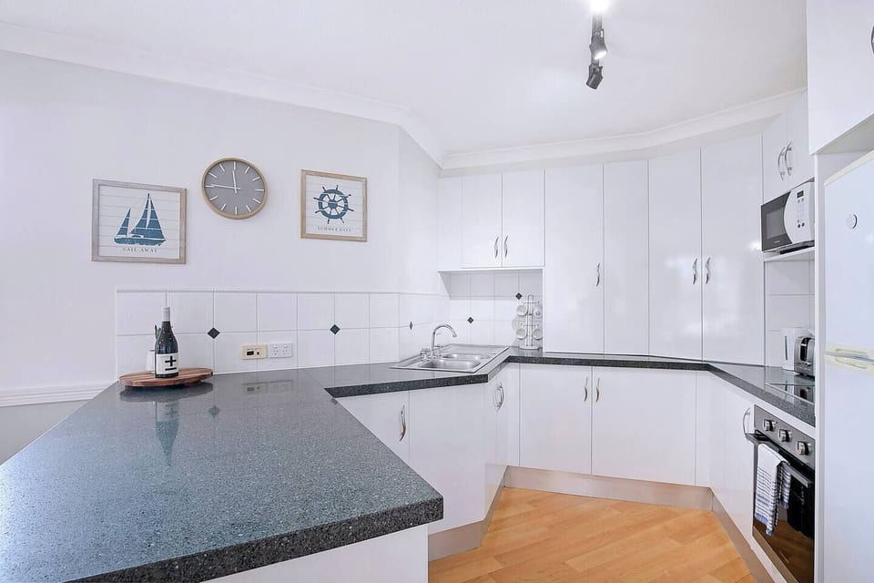 The kitchen comes fully equipped catering for your stay, while you’ll also find plenty of eateries on your doorstep.
