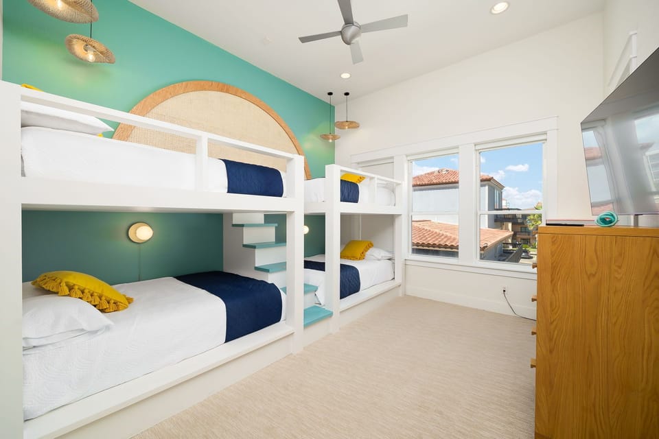 Second bunk room with full-over-full beds and TV.