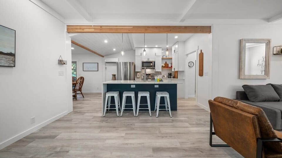 #StayinMyDistrict #BookDirect #EntireHome