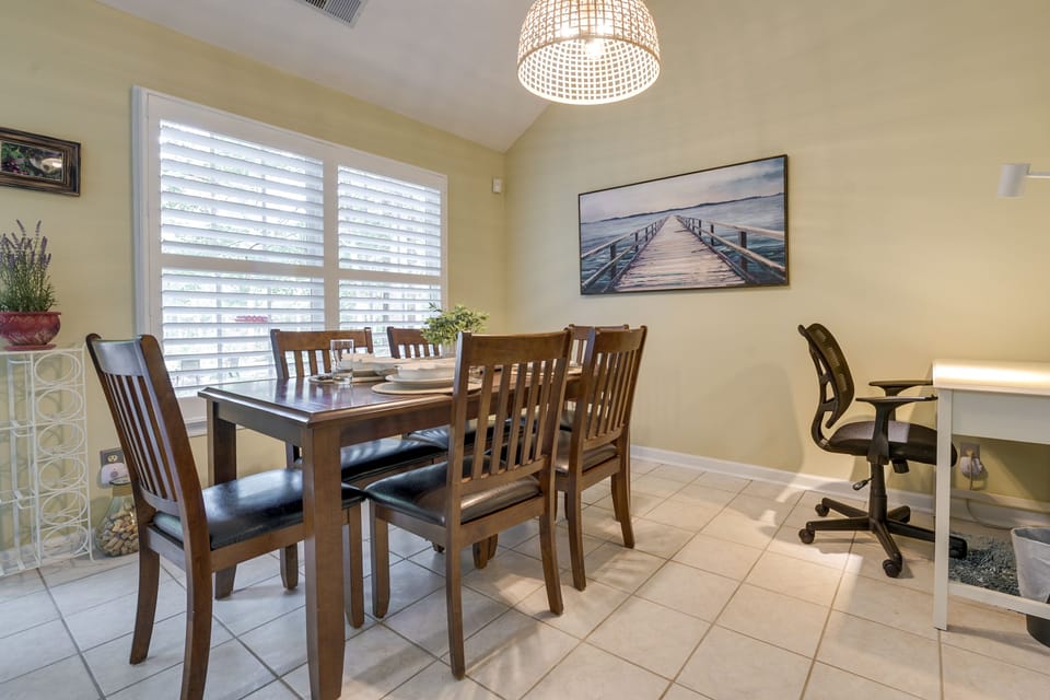 Dining Area | Dishware/Flatware | Laptop Workspace | Free WiFi