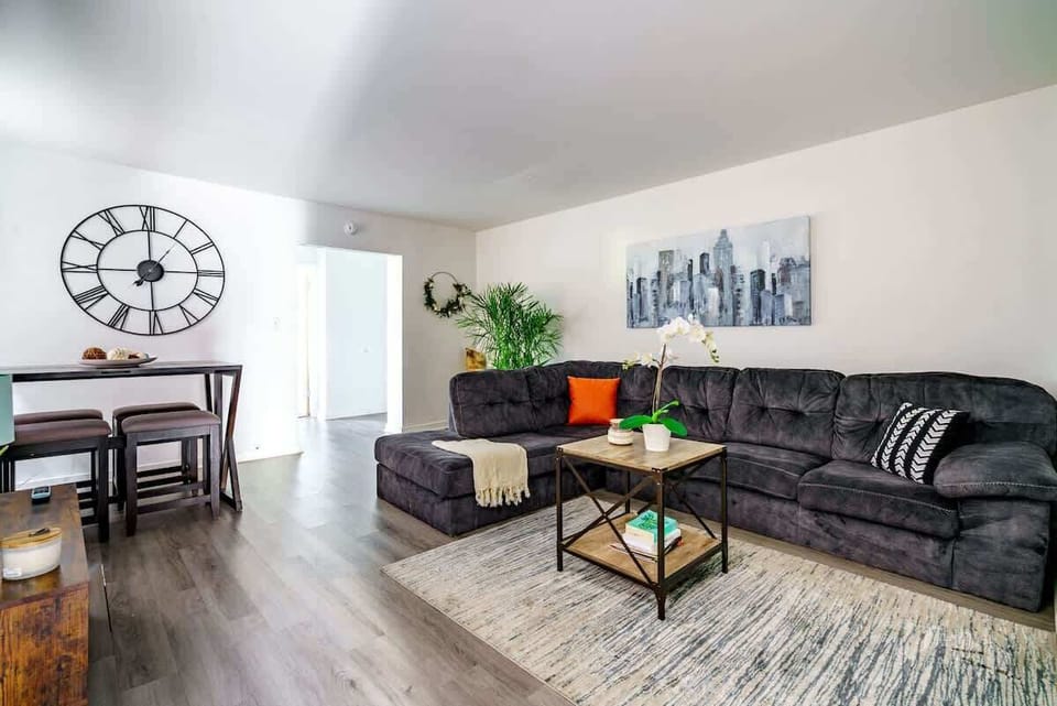 Downtown Columbus Airbnb; Refined Comfort in a Bright Space Unwind in our elegant living room, filled with bright, natural light and plush seating. The clean and spacious area offers the perfect environment for relaxation. Immerse yourself in the ref