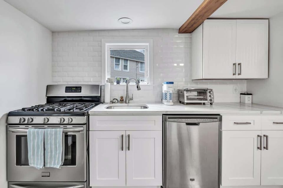 Completely remodeled and fully stocked kitchen