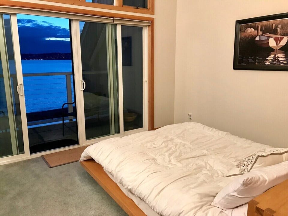 Master king bedroom overlooking  ocean view