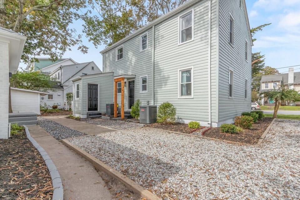 Shared Driveway, 1 car per booking