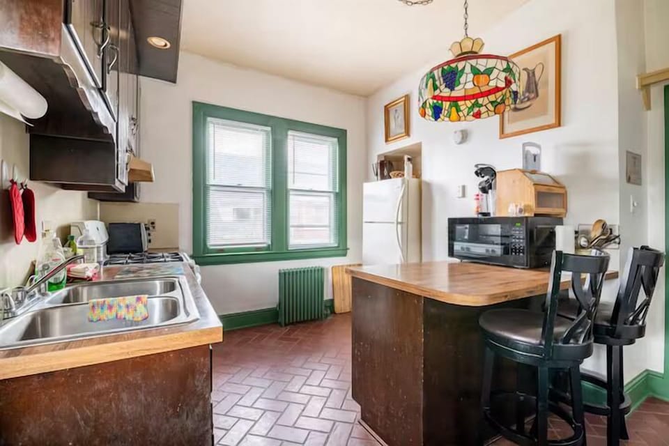 Charming Kitchen: Bright space with stained-glass lighting, perfect for culinary adventures!