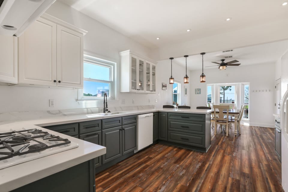 The kitchen has a gas cooktop and double built-in ovens.