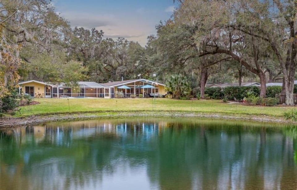 The pond House is a peaceful retreat for Families.