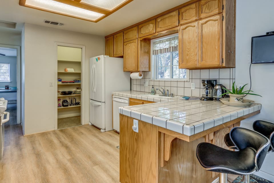 Kitchen | Toaster | Dishware & Flatware | Cooking Basics