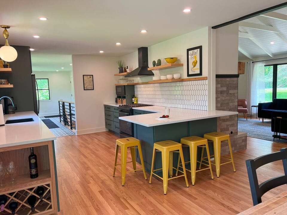 large fully stocked kitchen with eat-in peninsula