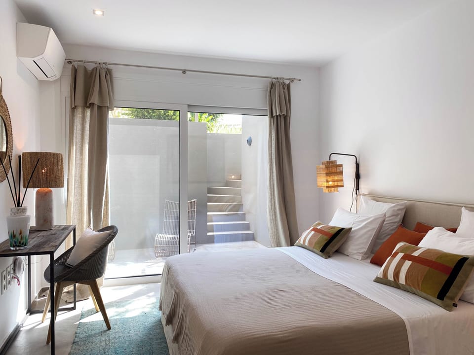 basement guest room with its terrace with direct access to the ground floor