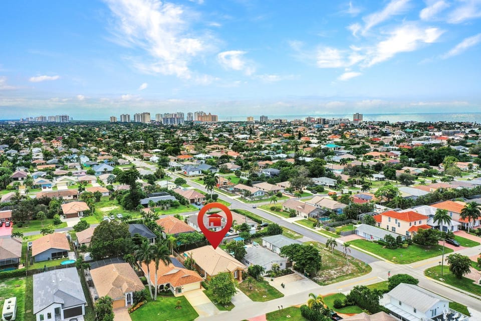 Aerial | Showcasing the neighborhood.