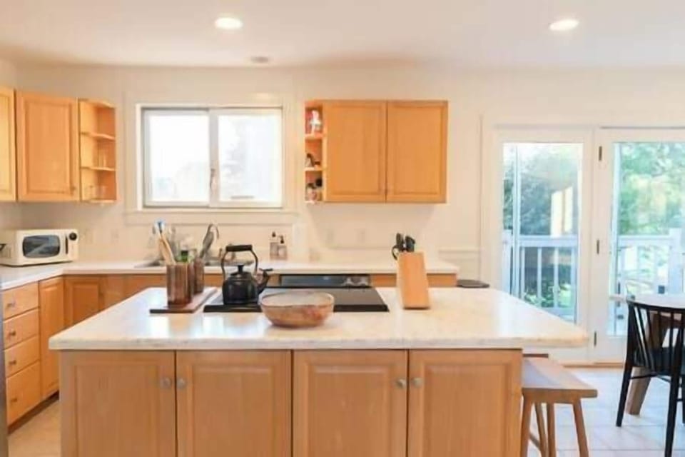 Refrigerator, dishwasher, stove, microwave and coffee maker are at your disposal.